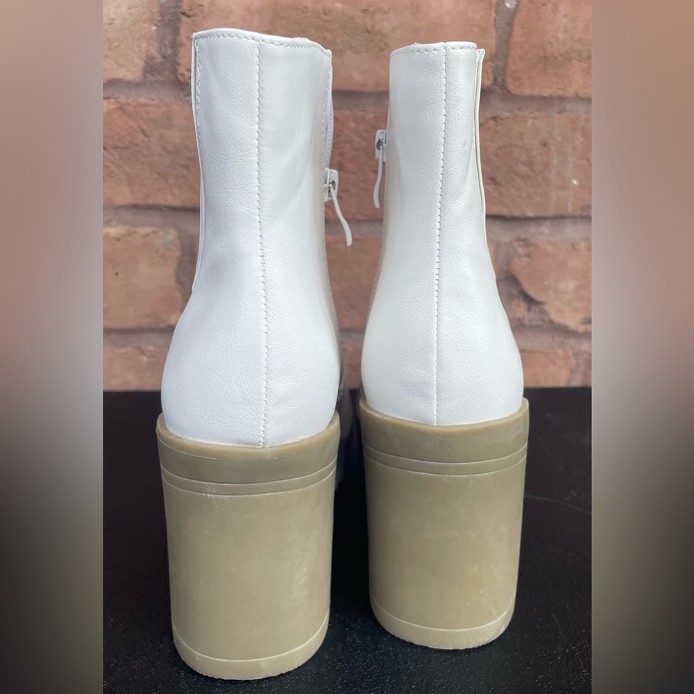 Women's Journee Collection Riplee Platform Block Heel Booties White Size 9 NEW - Picture 4 of 7